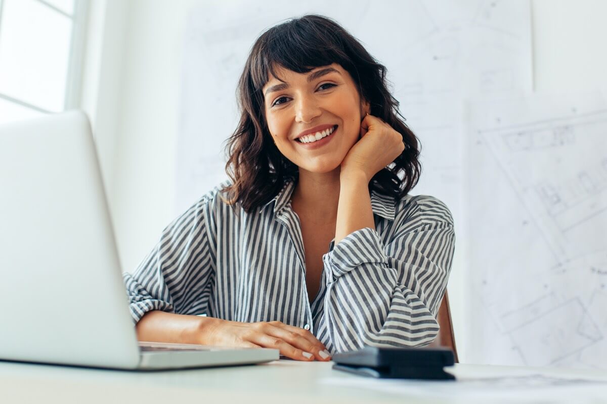 billboard-young-woman-smiling-at-desk