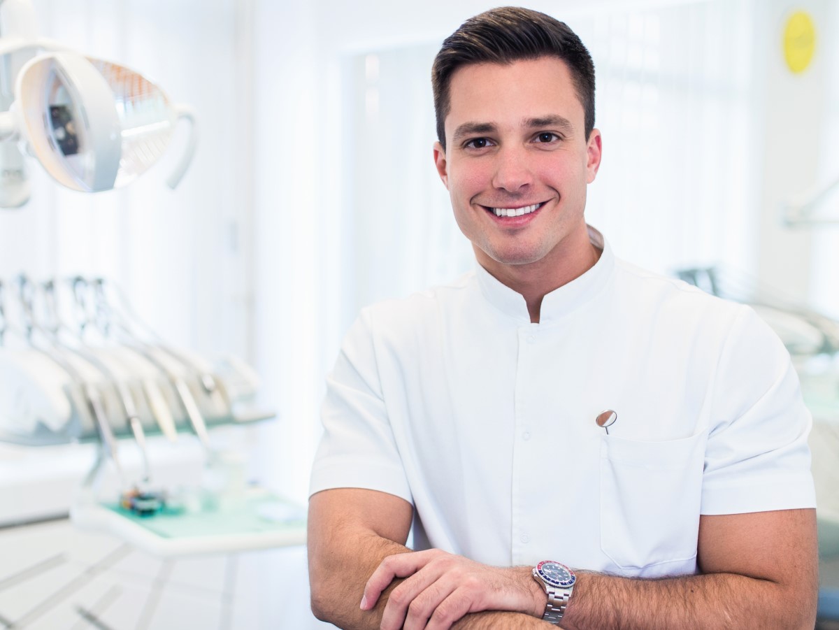 hero-male-dentist-smiling